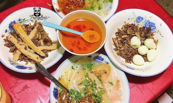 Bánh canh ruộng Đà Nẵng: Ăn ngon thả ga với 3 quán hút khách