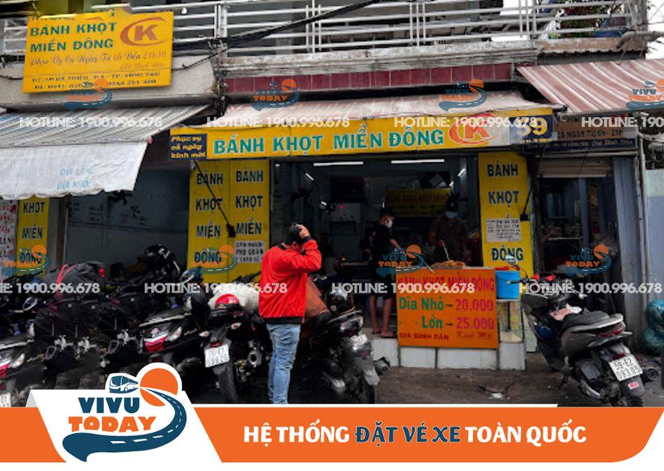 Không gian của quán bánh khọt Miền Đông CK