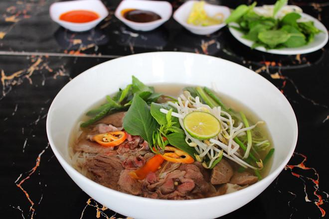 Phở bò Phú Hương thơm ngon, hấp dẫn