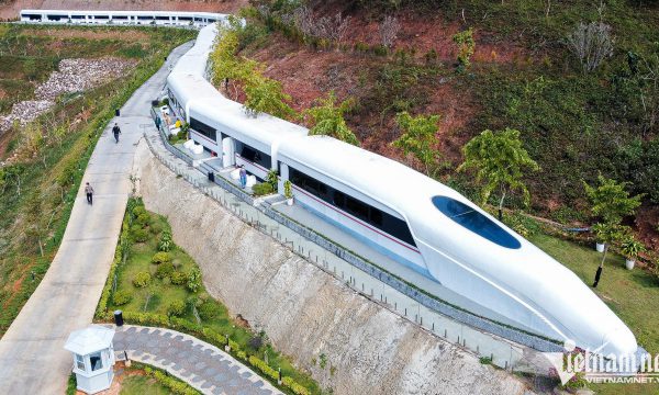 Khách sạn đoàn tàu siêu tốc 'chạy xuyên' núi rừng Mộc Châu