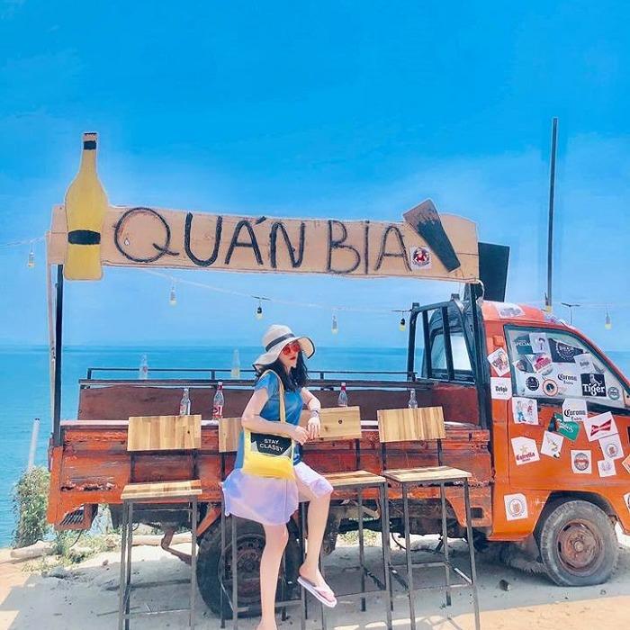 Quán bia - "Cổng trời" Hòn Sơn