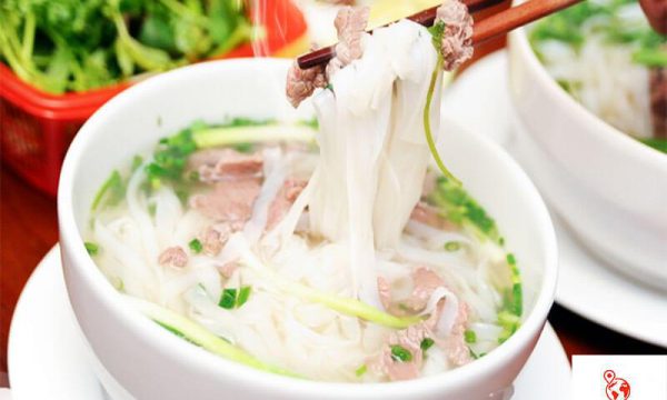 Món ăn Việt Nam bằng tiếng Trung: Từ vựng và mẫu câu giao tiếp