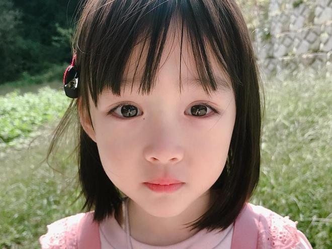 Hình ảnh em bé Hàn Quốc hồn nhiên, dễ thương