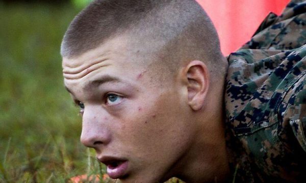 Tóc thủy quân lục chiến: Kiểu tóc mạnh mẽ cho phong cách cá nhân nổi bật