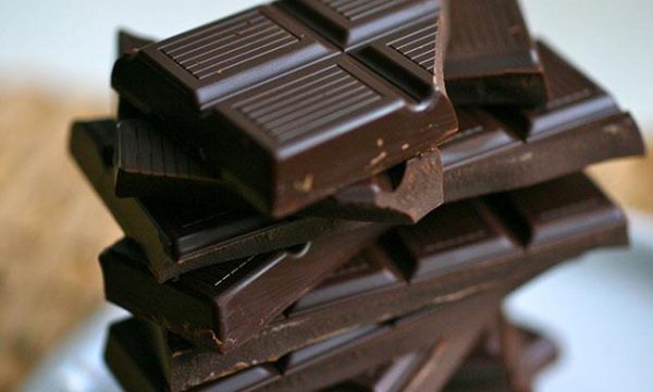 Mua sô cô la đen nguyên chất ở đâu để thưởng thức hương vị ngọt ngào?