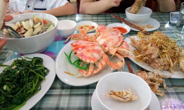 Nhà hàng Viễn Dương Cát Bà: Tận hưởng hải sản tươi ngon