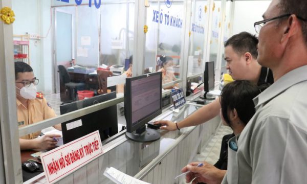 Phòng CSGT Công an TP Hồ Chí Minh điều chỉnh địa điểm tiếp nhận đăng ký, cấp biển số xe ô tô