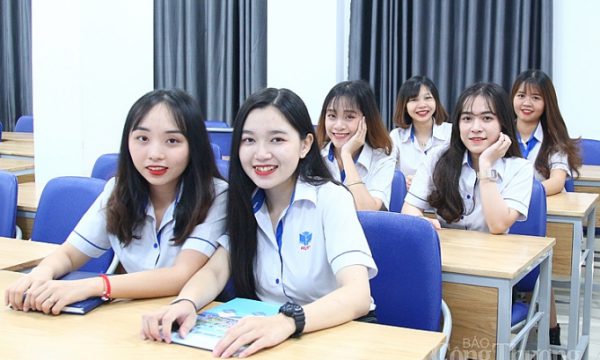 Cải Thiện Kỹ Năng Nghe Giảng Tại Trường Đại Học Công Thương TP. Hồ Chí Minh