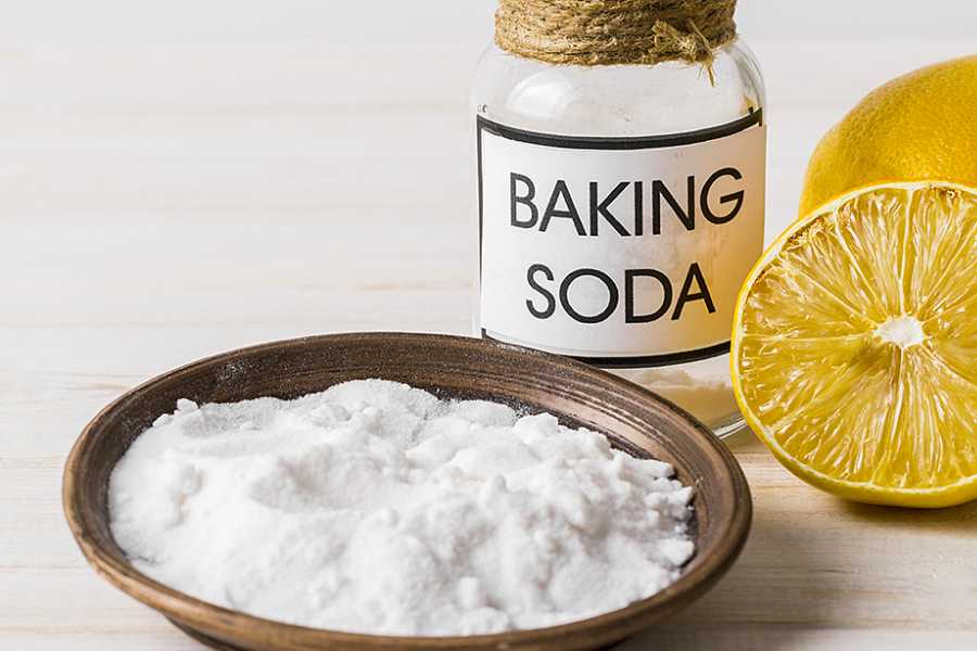 Baking soda là một chất làm sạch tuyệt vời giúp gương sáng bóng như mới