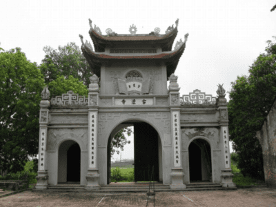 Cổng tam quan là kiến trúc phổ biến tại các công trình của người Việt