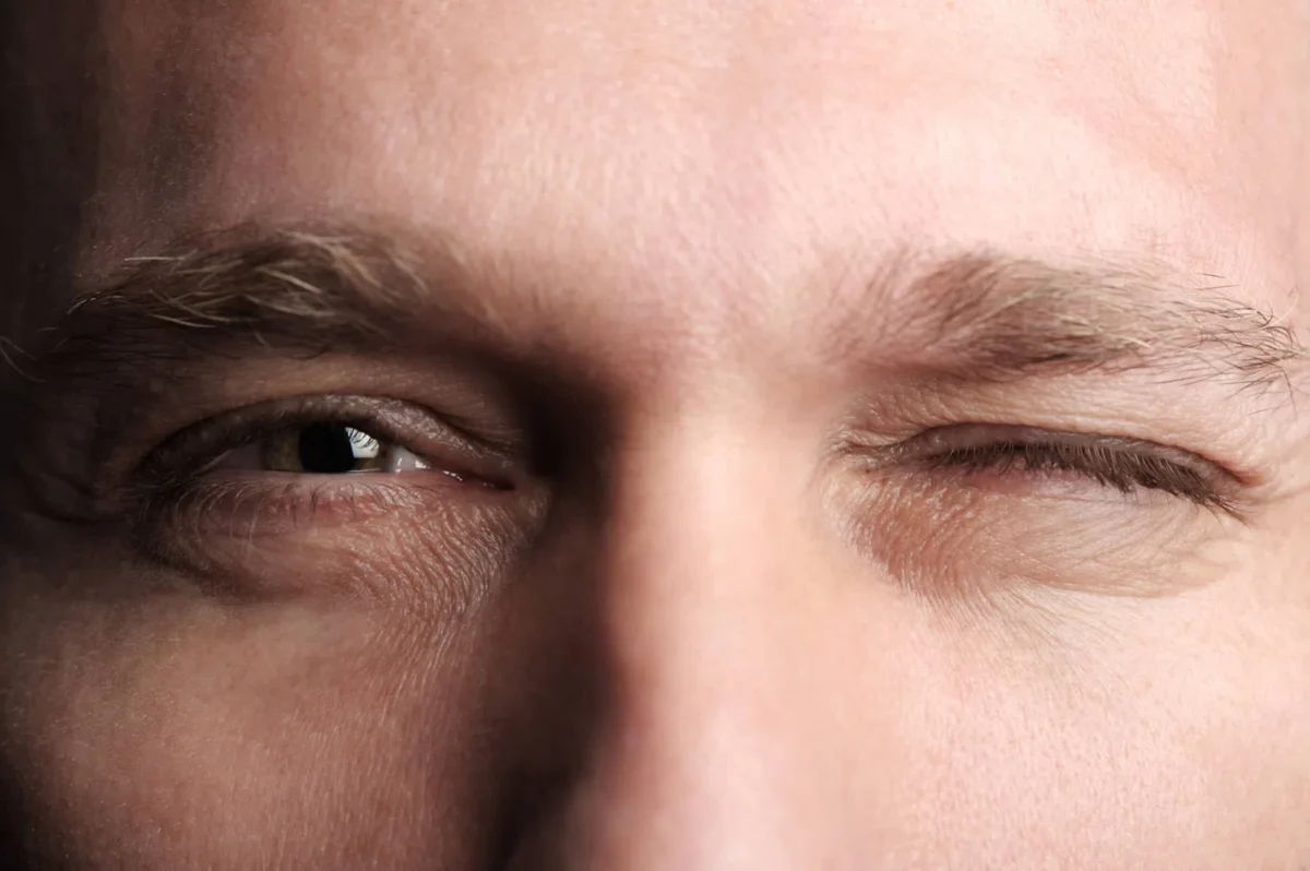 Mắt phải nam giật báo hiệu bệnh gì? Hên hay xui?
