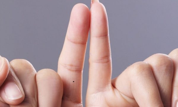 Nốt ruồi ở ngón tay út: điềm báo tốt hay xấu?